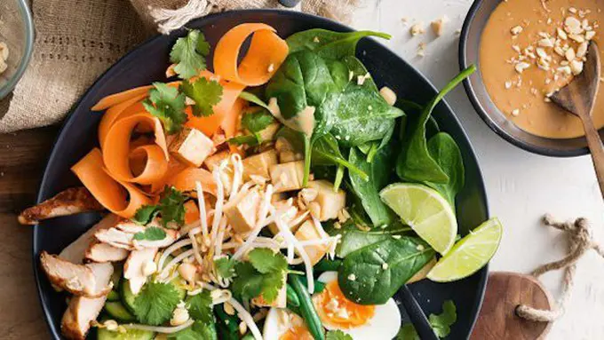 Membuat Bumbu Kacang/copyright taste.com.au