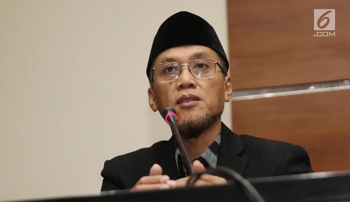 Mantan Wakil Ketua KPK M Jasin saat jumpa pers menyampaikan Penolakan pasal  Tindak Pidana Korupsi, Jakarta, Selasa (5/6). Rencana penyertaan pasal Tipikor dalam RKUHP dapat melemahkan pemberantasan korupsi oleh KPK. (Liputan6.com/Herman Zakharia)