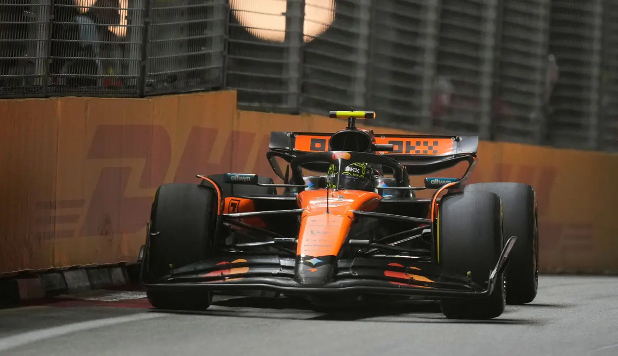 McLaren memastikan diri mereka menyabet gelar ini dengan koleksi 650 poin disusul oleh Mercedes dengan raihan 325 poin. (AP Photo/Vincent Thian)