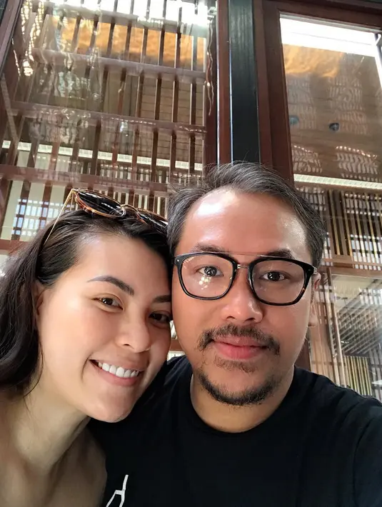 Sammy Simorangkir dan istrinya, Viviane (Instagram/sammysimorangkir)