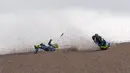 Pebalap Suzuki Ecstar, Andrea Iannone, terjatuh saat menjalani latihan bebas MotoGP Jerman di Sirkuit Sachsenring, Hohenstein-Ernstthal, Jumat (30/6/2017). (AFP/Robert Michael)