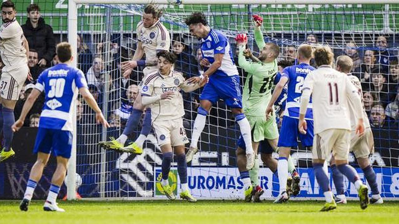Kiper Timnas Indonesia Maarten Paes Catatkan Clean Sheet Pertamanya untuk Ajax