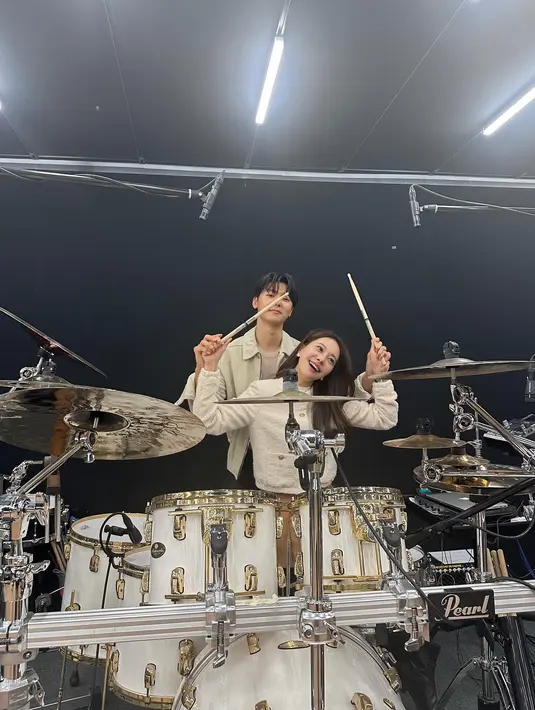 <p>Tak sedikit netizen yang baper melihat foto-foto persahabatan mereka yang memancarkan aura bahagia sepasang kekasih yang lagi nge-date. "Temen apa temen," kata salah satu warganet di Twitter. (Foto: Instgaram/ minyoung_aori)</p>
