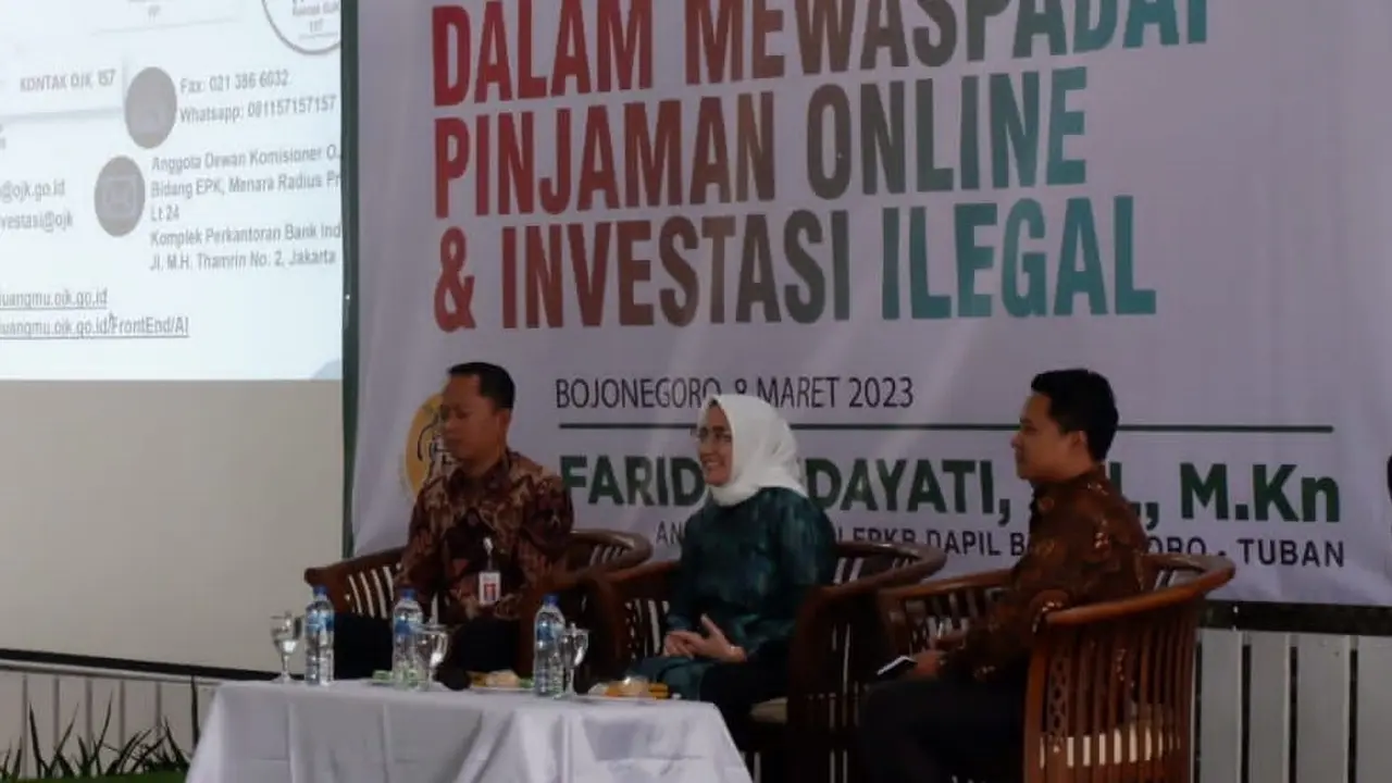 Farida Hidayati bersama Otoritas Jasa Keuangan (OJK) menggelar kegiatan Seminar Penyuluhan Jasa Keuangan yang bertajuk "Peran OJK Dalam Waspadai Pinjaman Online dan Investasi Ilegal" di Hotel MCM Bojonegoro, Rabu 8 Maret 2023. (Istimewa)