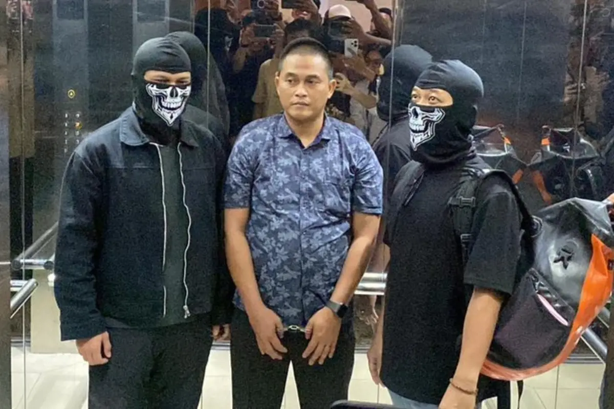 Bripka Dedy Wiratama Mata-Mata Kampung Narkoba Digelandang ke Bareskrim Polri.