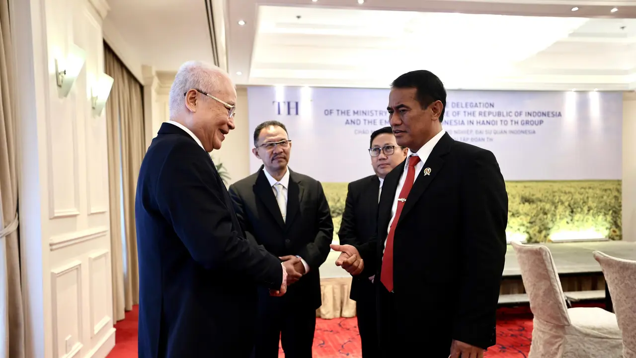 Menteri Pertanian (Mentan) Andi Amran Sulaiman menjajaki kerja sama untuk meningkatkan produktivitas sapi perah dan pedaging dengan TH Group di Hanoi, Vietnam, Kamis (25/7) (Istimewa)