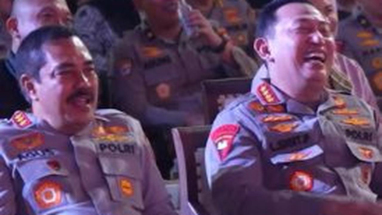 Bukannya marah, Kapolri justru tertawa lebar usai disapa oleh anggotanya tersebut. <br>