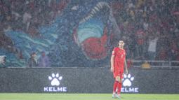Pemain Timnas Indonesia, Kevin Diks, saat melawan Jepang pada Kualifikasi Piala Dunia 2026 Zona Asia di Stadion Gelora Bung Karno, Senayan, Jakarta, Jumat (15/11/2024) malam WIB. (Bola.com/Bagaskara Lazuardi)