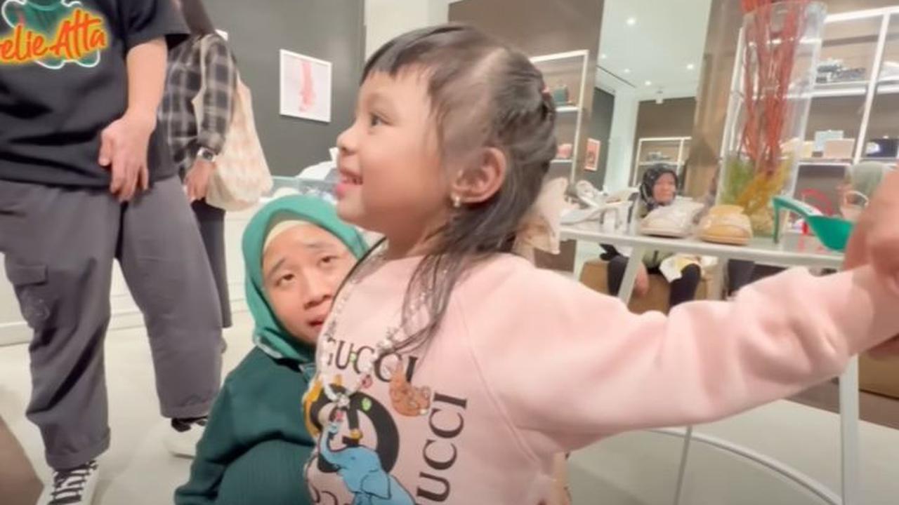 Reaksi Lucu Orang-orang di Sekitar
