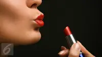 Tips Membuat Riasan Bibir Sempurna Sesuai Bentuknya