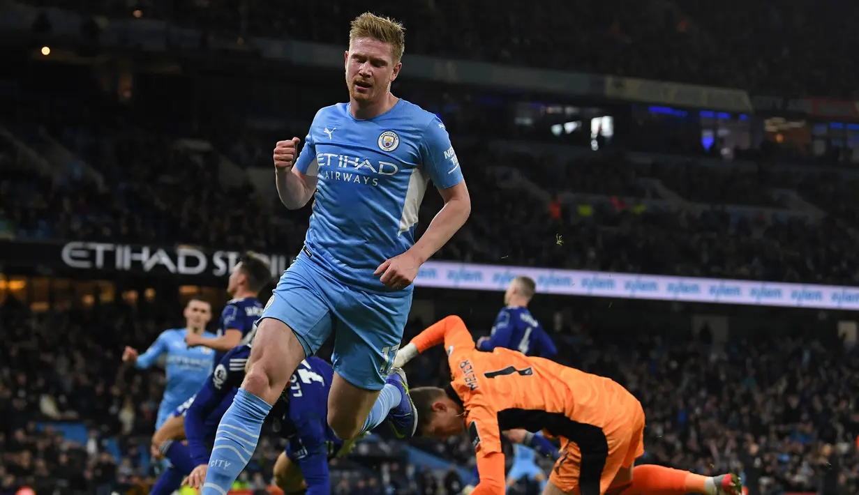Kevin De Bruyne. Gelandang Belgia berusia 30 tahun ini telah mencetak total 39 gol di Liga Inggris sejak Pep Guardiola membesut Manchester City pada awal musim 2016/2017. Ia sendiri didatangkan dari Wolfsburg semusim sebelum Pep Guardiola menukangi The Citizens. (AFP/Paul Ellis)