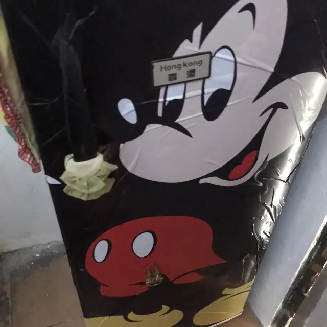 Tampilan rumah dihiasi tokoh kartun Mickey Mouse
