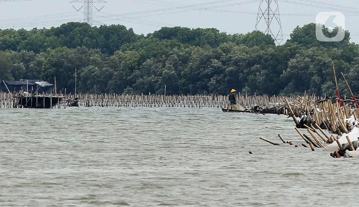 Meski awalnya legal, namun keberadaan pagar laut telah mengganggu aktivitas nelayan dan memunculkan rumor adanya proyek reklamasi. (Liputan6.com/Herman Zakharia)