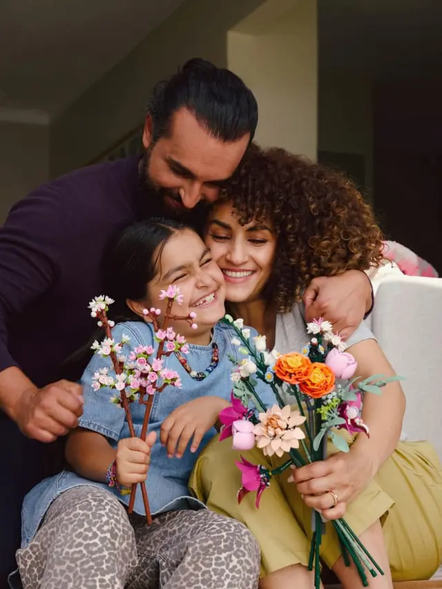 Ilustrasi perayaan penuh cinta/The LEGO Group