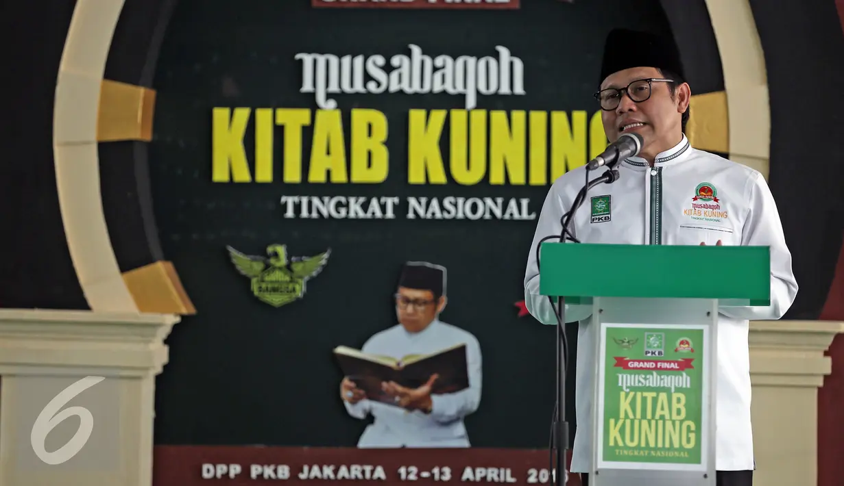 Ketua Umum PKB, Muhaimin Iskandar memberikan sambutan saat pembukaan Musabaqoh Kitab Kuning Tingkat Nasional, Jakarta, Senin (12/5). Sebanyak 325 orang putra dan putri dari lima pesantren ikut serta dalam kegiatan tersebut. (Liputan6.com/Faizal Fanani)