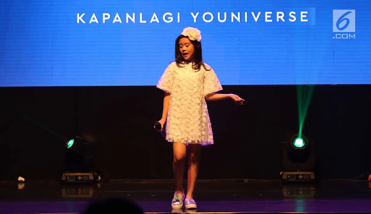 Penampilan Clarice Cutie saat bernyanyi dalam acara XYZ Day 2018 di Jakarta, Rabu (25/4). Dalam acara XYZ Day 2018 ini Clarice Cutie juga merupakan salah satu pembicara termuda. (Liputan6.com/Immanuel Antonius)