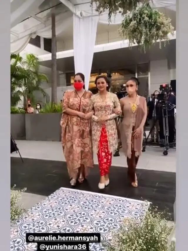 Mewakili Krisdayanti, Ini 6 Momen Kedekatan Aurel Hermansyah dan Yuni Shara