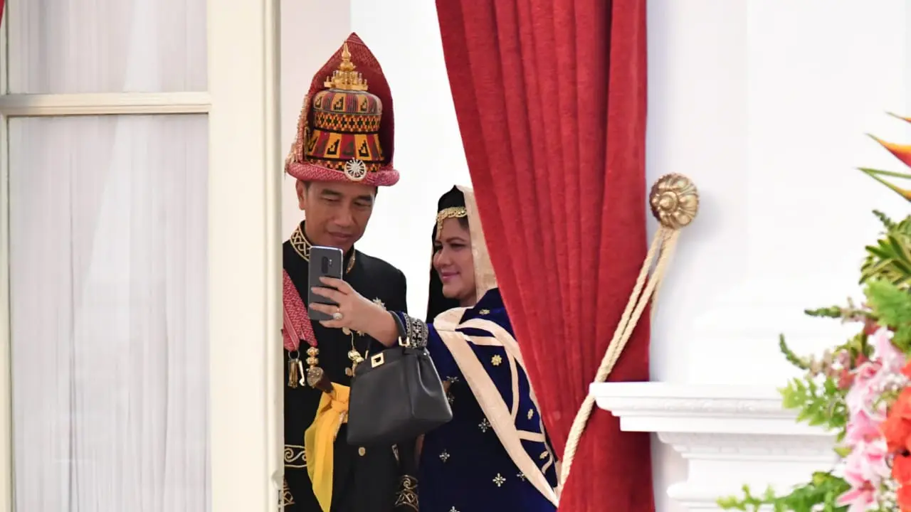 Jokowi, pakaian adat, Iriana