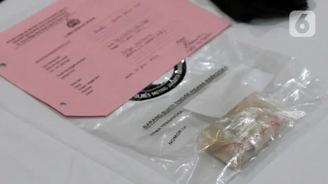 Pengemudi atau driver ojek online (driver ojol) berinisial MR (32) melaporkan ke Polsek Palmerah usai mendapat orderan paket berisi narkoba di Cengkareng, Jakarta Barat (Jakbar).
