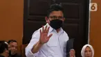 Terdakwa kasus dugaan pembunuhan berencana Nofriansyah Yosua Hutabarat atau Brigadir J, Ferdy Sambo melambaikan tangan saat akan mengikuti sidang lanjutan di PN Jakarta Selatan, Jakarta, Selasa (31/1/2023). Sidang tersebut beragenda pembacaan duplik oleh penasihat hukum. (Liputan6.com/Herman Zakharia)