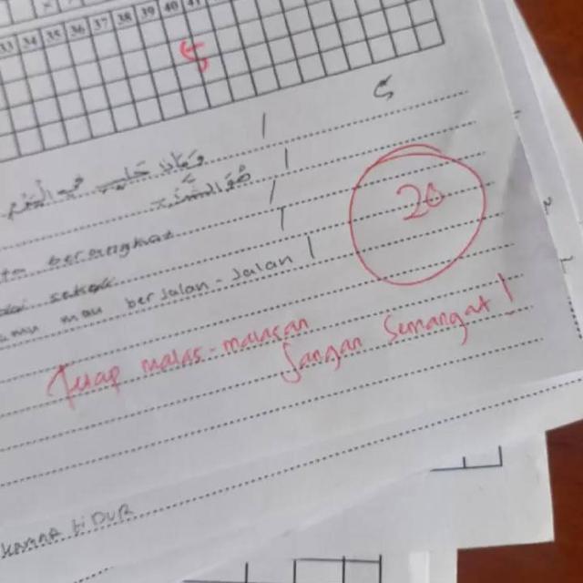6 Komentar Kocak Guru Gen Z pada Lembar Jawab Murid Dapat Nilai di Bawah 50