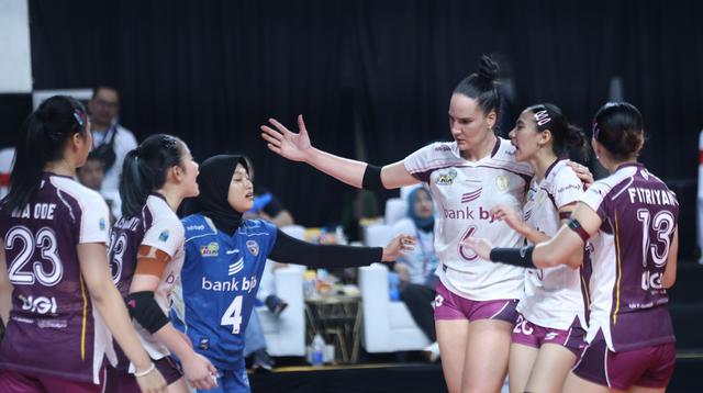 Bandung bjb Tandamata saat menghadapi Jakarta Electric PLN Mobile pada lanjutan putaran kedua Proliga 2026 di GOR Ken Arok Malang, Sabtu (7/2). Bandung bjb Tandamata kalah 0-3 (23-25, 20-25, 21-25) (foto: PBVSI)