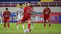 Marko Simic yang dipercaya untuk mengambil penalti bagi Persija Jakarta di menit akhir pertandingan gagal melakukan tugasnya dengan sempurna. Persija Jakarta pun kalah 0-1 dari Bali United. (Bola.com/Bagaskara Lazuardi)