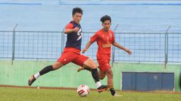 Pemain berusia 28 tahun itu bisa mengimbangi fisik rekan-rekan barunya. Dalam latihan, dia lebih banyak ditugaskan sebagai pemain bertahan, karena posisi aslinya memang merupakan gelandang bertahan. (Foto Bola.com/Iwan Setiawan)