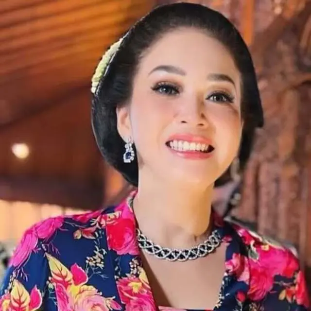 Model Perhiasan Blue Saphire yang Dipakai dari Maia Estianty sampai Ratu Diana/ Instagram @3divaofficial