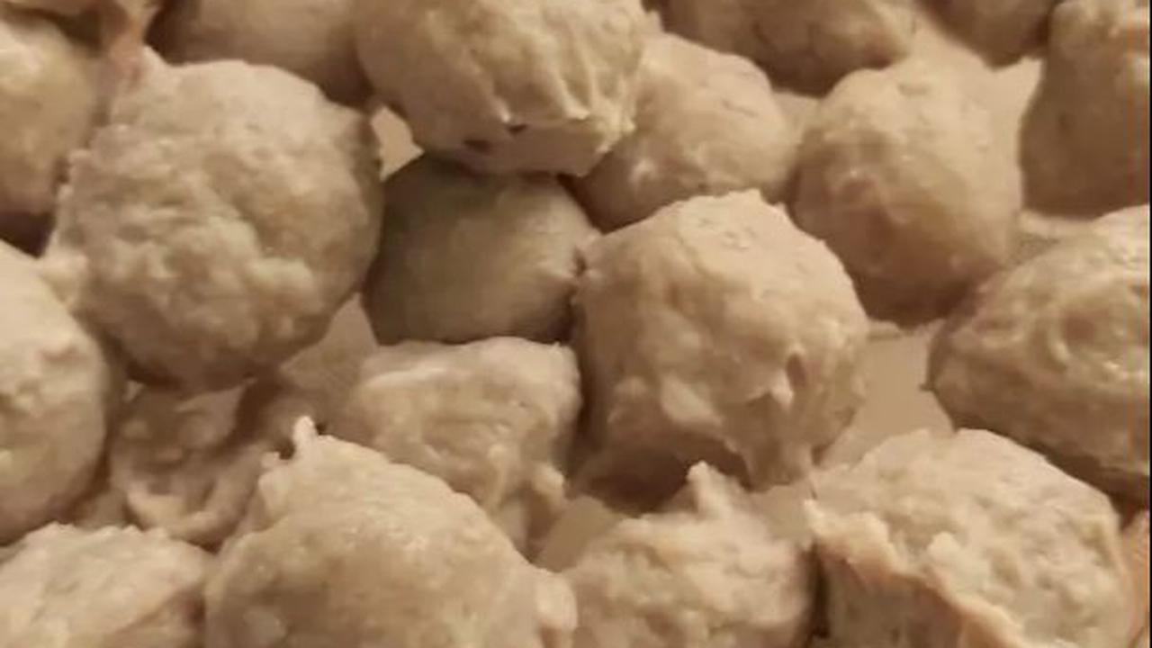 <b>3. Bakso Sapi Keju Tanpa Telur</b>