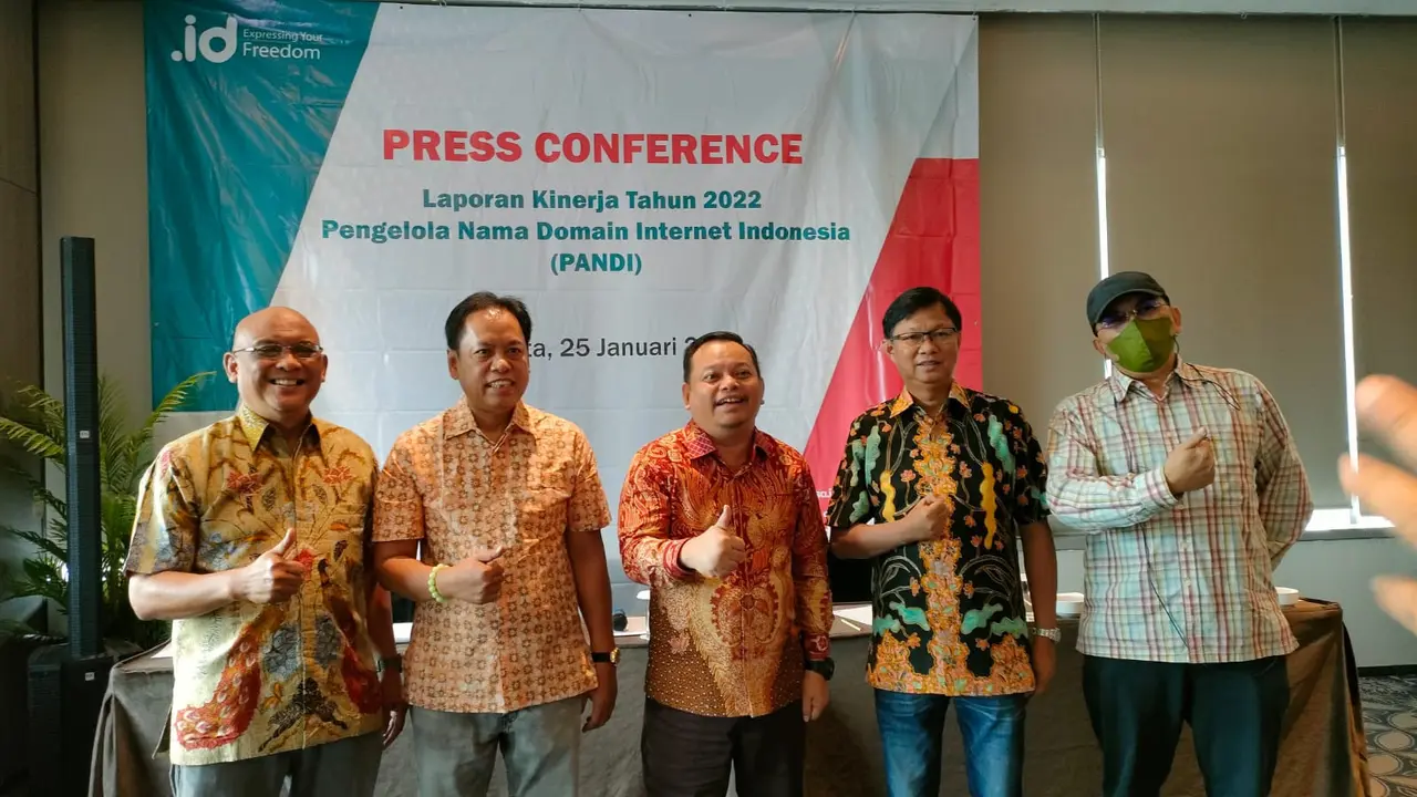 konferensi pers terkait kinerja nama domain .ID tahun 2022.