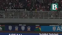 Suasana penuh khidmat terlihat usai Timnas Indonesia mengalahkan Kamboja di Piala AFF 2026. Dua pemain Persib Bandung tampak menghayati lagu **Tanah Airku** bersama rekan-rekan setim sebagai bentuk rasa syukur dan kebanggaan membela Merah Putih.