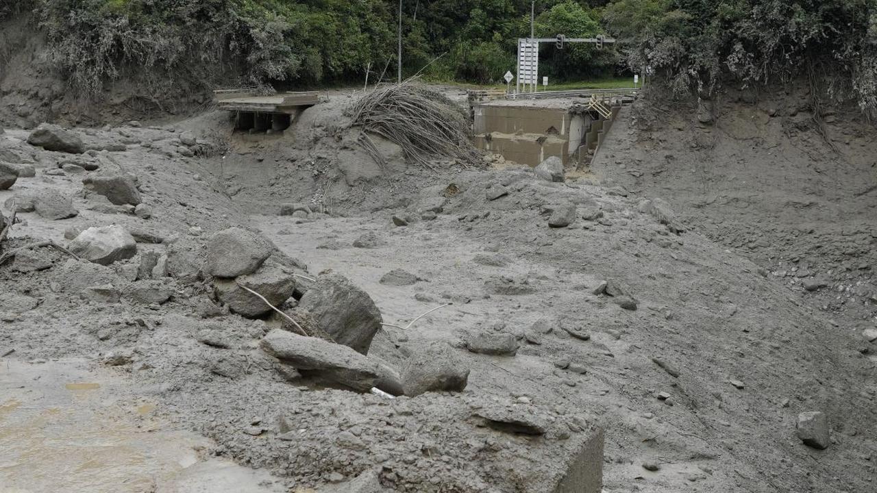 Lumpur Menyembur di Bledug Cangkring Grobogan, Terkait Gempa Tuban?