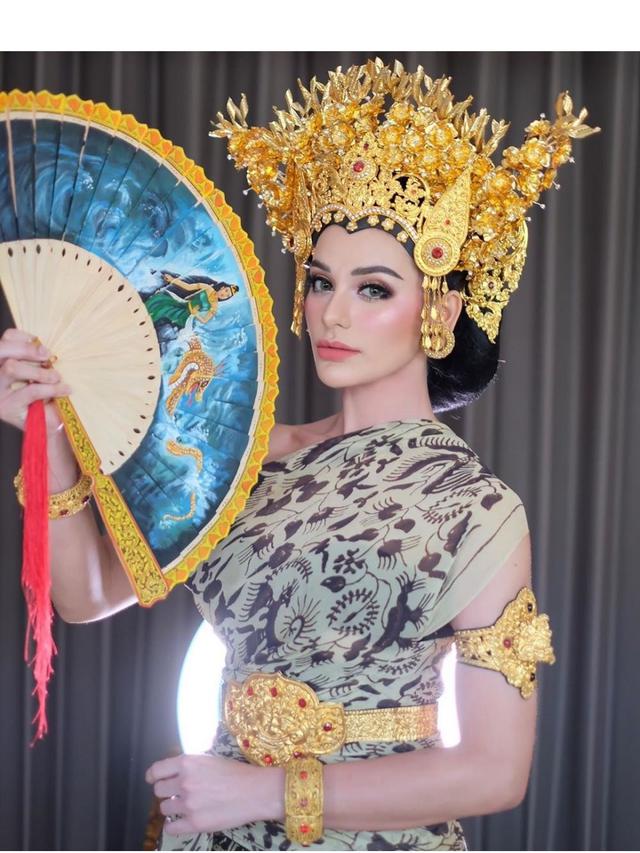 6 Gaya Nora Alexandra Saat Pakai Mahkota Putri Bali Cantik Memesona Hot Liputan6 Com