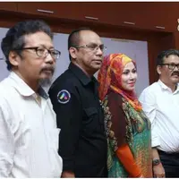 Sebagai Seorang istri, Gigi menyarankan dan menyuruh Raffi Ahmad minta maaf kepada seluruh media.