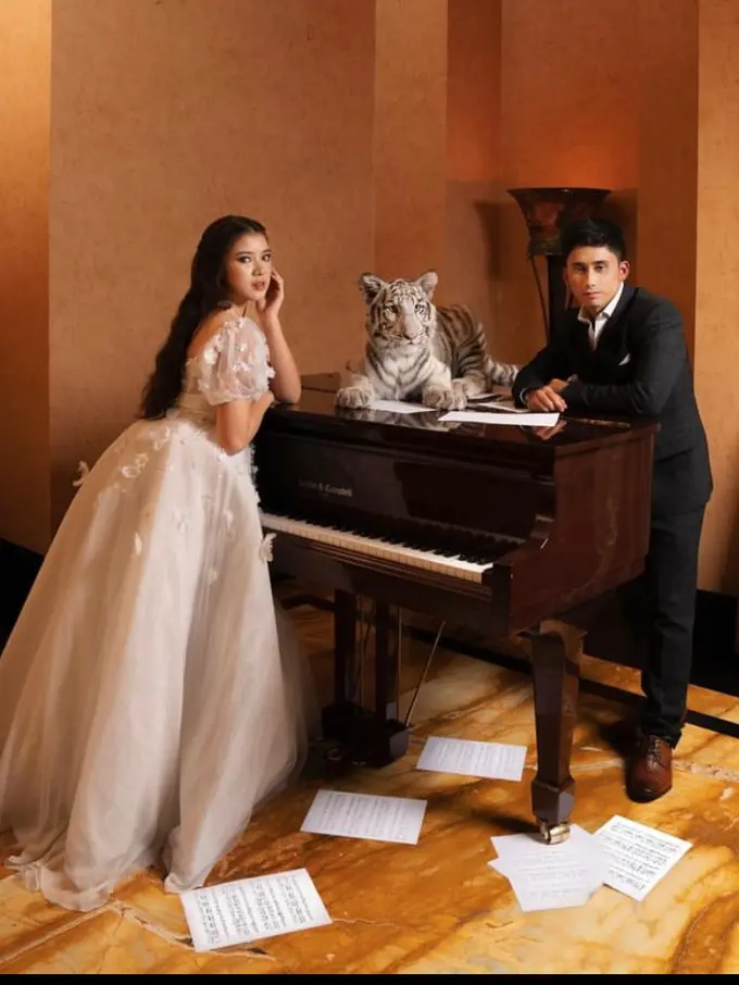 Pesona Cantik Tiara Andini Bergaun Putih Jalani Pemotretan Bersama Alshad Ahmad dan Harimau, Bak Prewedding