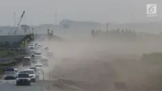 Suasana tol fungsional Brebes Timur-Batang, Jawa Tengah, Kamis (22/6). Pada H-3 Lebaran kendaraan pemudik yang melintas di jalan tol fungsional terpantau mulai meningkat. (Liputan6.com/Gempur M Surya)