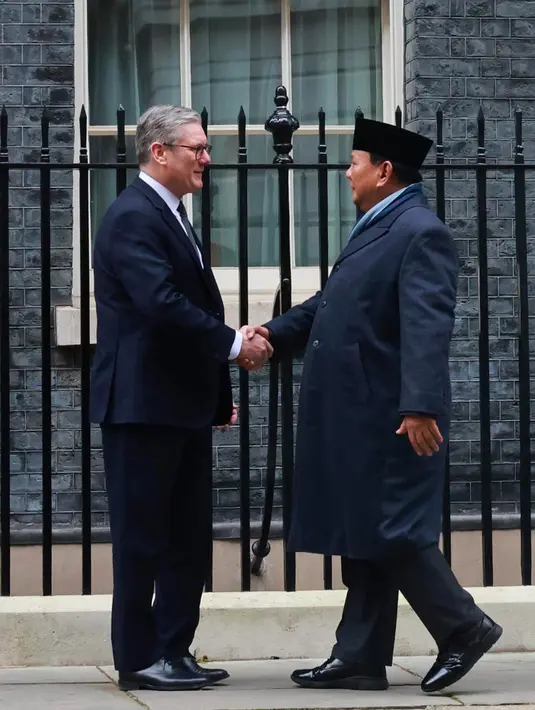 Usai mengunjungi Raja Charles III di Istana Buckingham, Presiden Republik Indonesia Prabowo Subianto langsung mengadakan pertemuan dengan Perdana Menteri Inggris Keir Starmer di Downing Street, London, pada Kamis (21/11/2024) waktu setempat. (Foto: No10 Downing Street/Kantor PM Inggris)