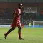 Titus Bonai saat membela PSM Makassar pada Liga 1 2017 di Stadion Pakansari, Bogor, (15/5/2017). (Bola.com/Nicklas Hanoatubun)