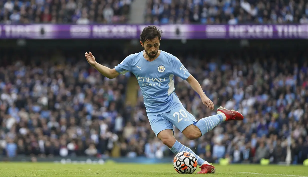 Bernardo Silva mampu tampil merepotkan lini pertahanan Burnley. Ia juga mampu mencetak gol pembuka Manchester City pada menit ke-12. Hal tersebut membuat pemain 27 tahun tersebut dinobatkan sebagai man of the match dengan koleksi voting suara sebesar 48,6%. (AP/Jon Super)