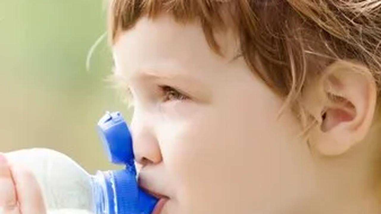 Kebutuhan cairan anak perlu dipenuhi, terutama karena mereka seringkali lupa untuk minum air.&nbsp;
