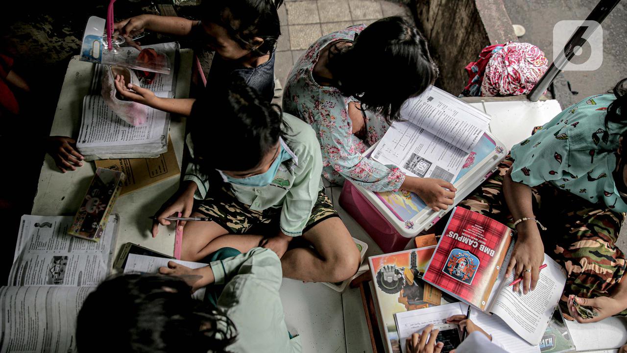Perjuangan Anak Sekolah Belajar Jarak Jauh Selama Pandemi