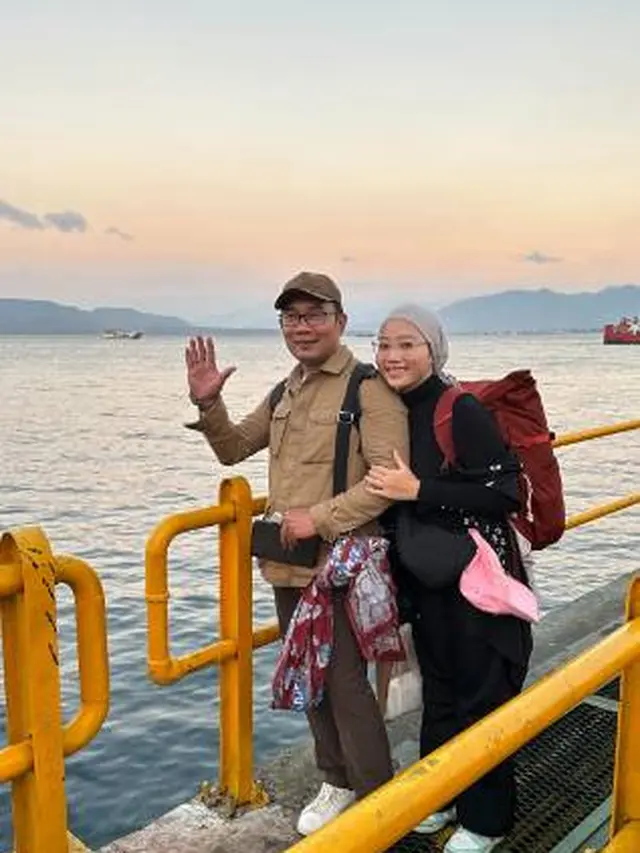 Sempat Backpackeran, Ini 7 Momen Ridwal Kamil Lepas Putrinya Berangkat ke Inggris