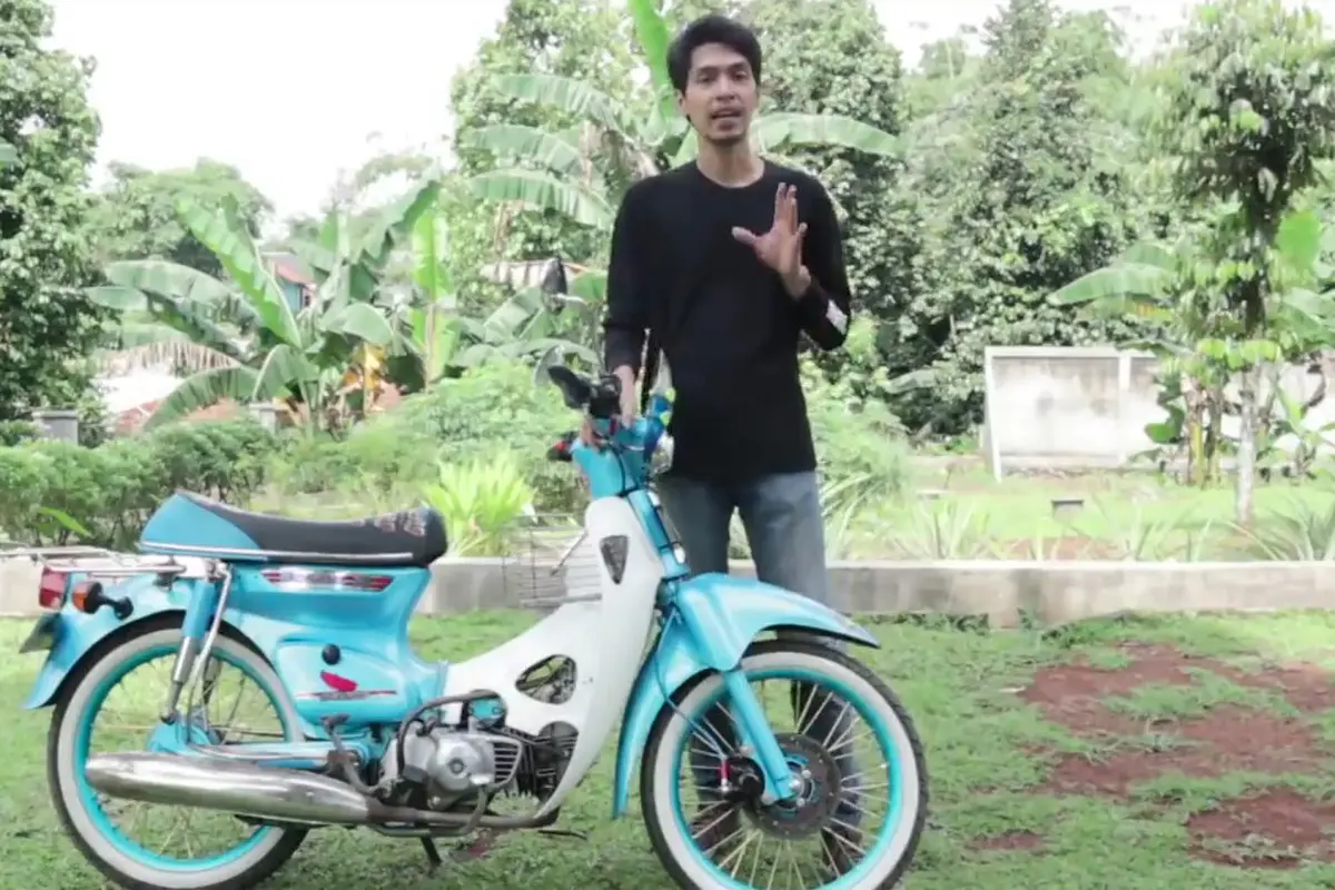 Honda C70 ini Memiliki 2 Silinder. sumberfoto: Street Arts Custom
