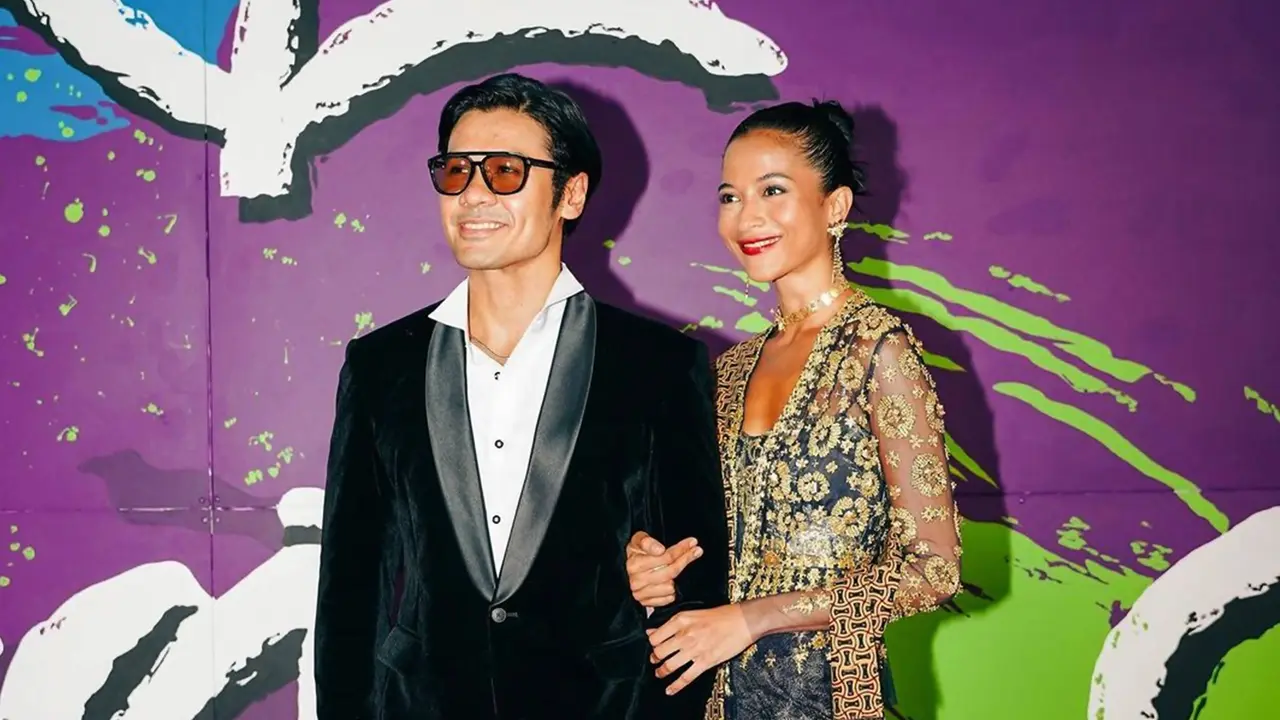 Tampil Makin Gaya, Ini Potret Chicco Jerikho saat Pakai Kacamata