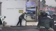 Heboh Pria Mengendap-endap Diduga Bawa Pistol di Tangsel