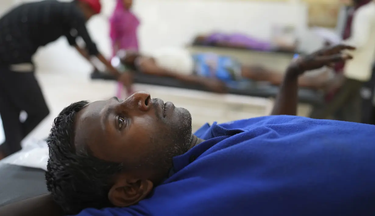 Lebih dari seratus orang di negara bagian Uttar Pradesh, dan belasan orang di negara bagian tetangga Bihar telah meninggal karena penyakit yang berhubungan dengan panas. (AP Photo/Rajesh Kumar Singh)