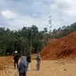 Penambang liar nekat menerobos salah satu lokasi perbukitan dalam kawasan hutan lindung di Kecamatan Langgikima Konawe Utara.