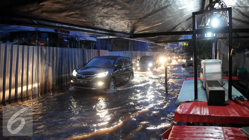 20160725-Banjir di Fatmawati-Drainase Buruk-Jakarta- Helmi Afandi