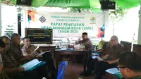 Dewan pengupahan Kota Cirebon bersama unsur terkait ditengah pembahasan UMK tahun 2020. Foto (Liputan6.com / Panji Prayitno)